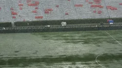 La lluvia se apodera del Jordan–Hare Stadium.