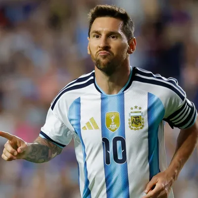 Con gol de Messi, Argentina goleó a Islandia y ya piensa en el Mundial