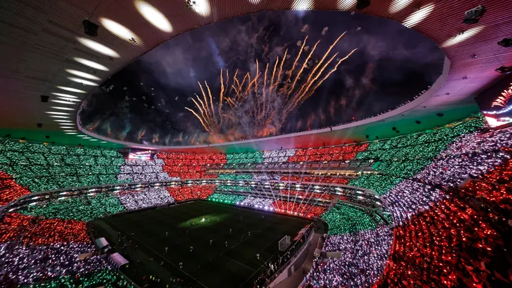 El Estadio Azteca se prepara para el puntapié inicial.