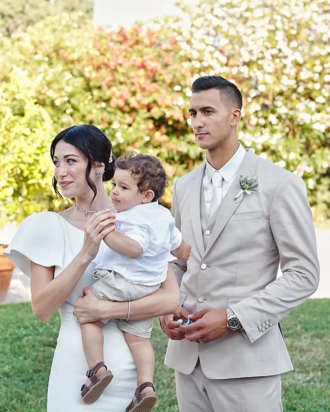 Musso junto a su hijo y su ex esposa, el día de su casamiento. (Foto: Anna Ariaudo)