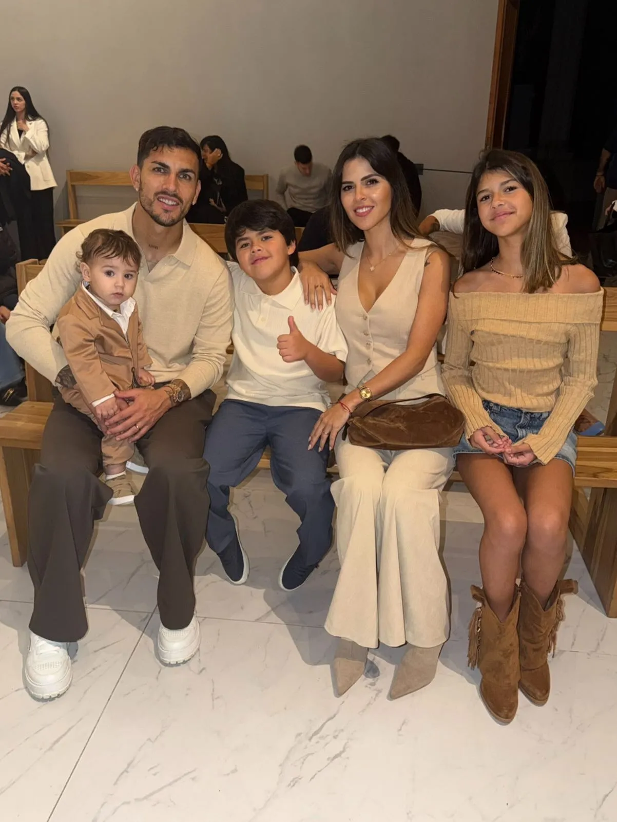 Leandro Paredes con su mujer e hijos. (IG/leoparedes20)