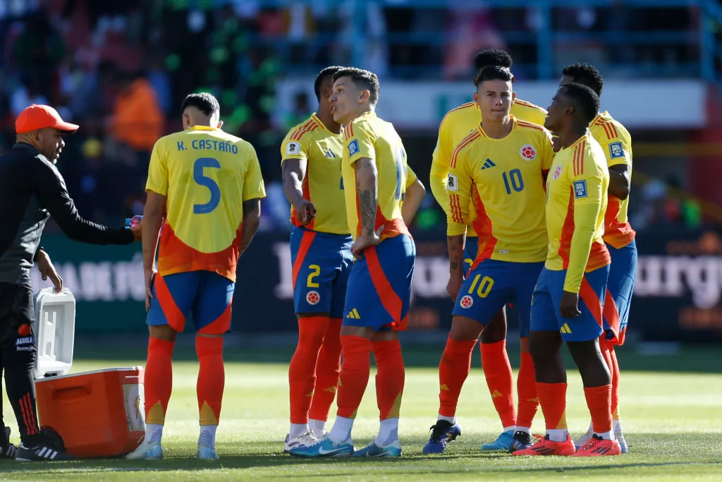 La Selección Colombia en medio de un cooling break. (Foto: Getty)