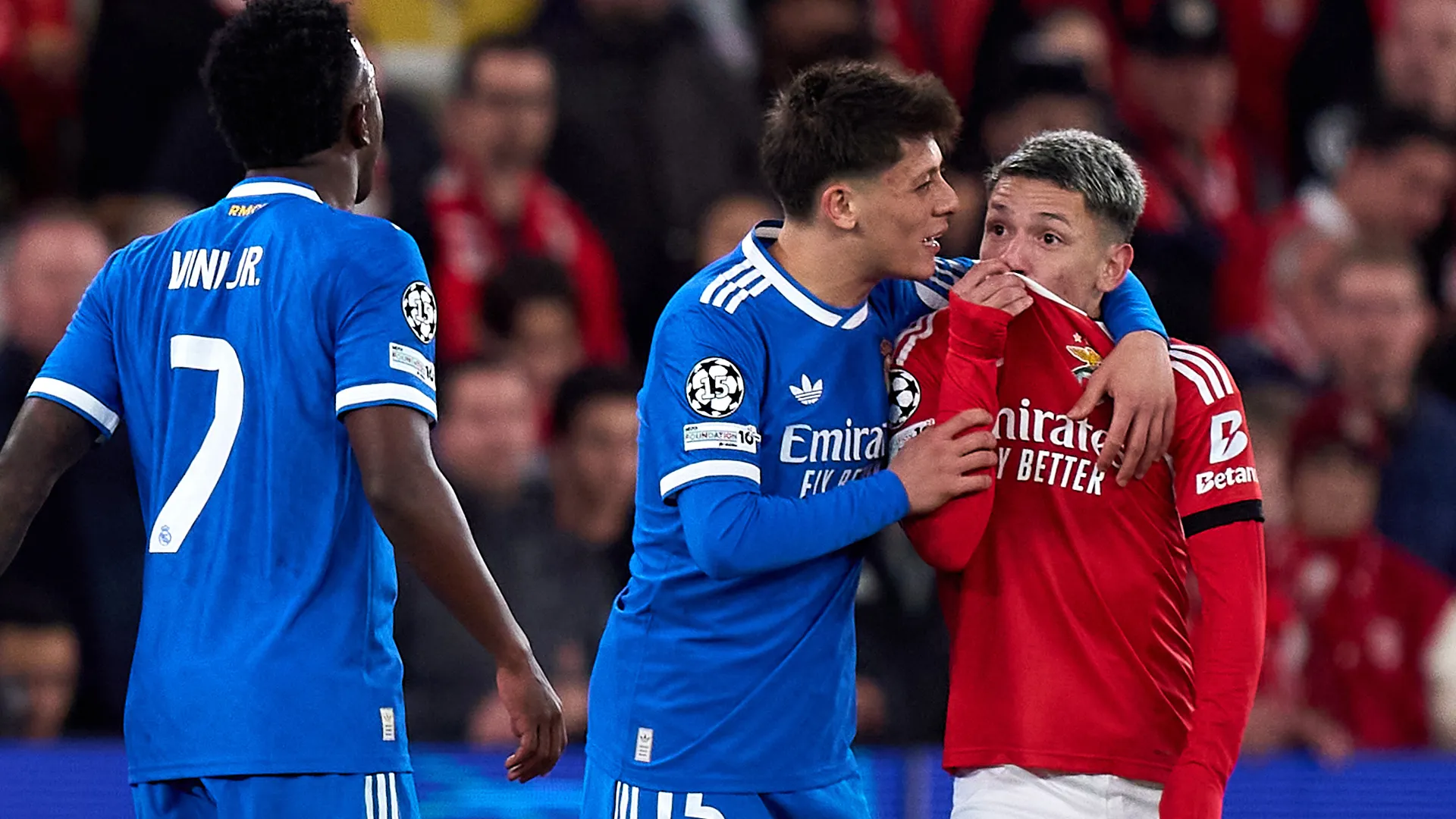 La roja por taparse la boca al hablar estará en vigencia durante el Mundial 2026. (Getty)