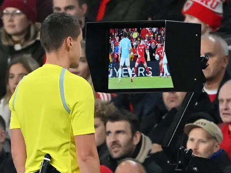 ¿Por qué el árbitro hace la señal de un rectángulo con las manos y no va a la pantalla del VAR?