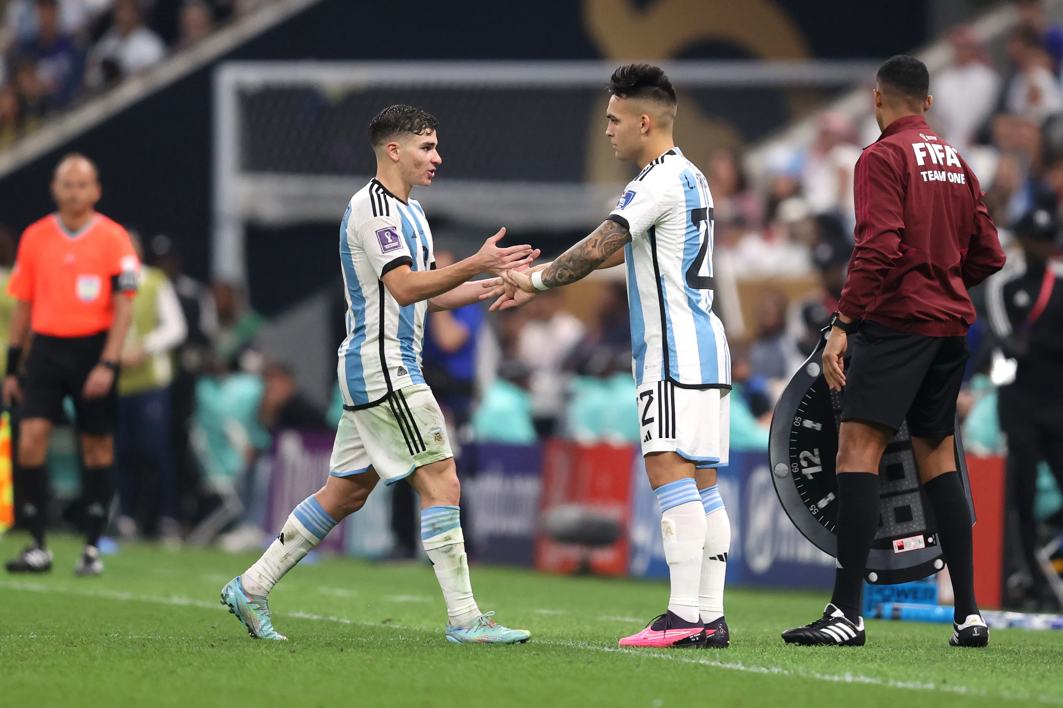 Los cambios no podrán tardar más de 10 segundos. De lo contrario, los equipos jugarán un minutos con un futbolista menos. Getty Images.