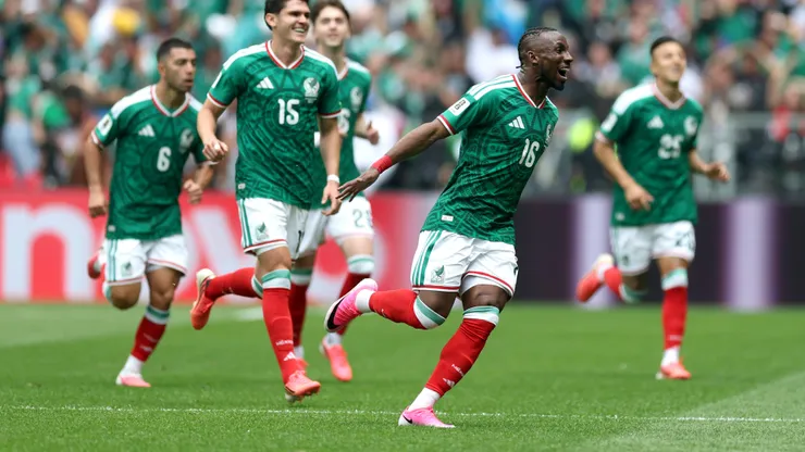Julián Quiñones hizo el primer gol del Mundial en México - Sudáfrica