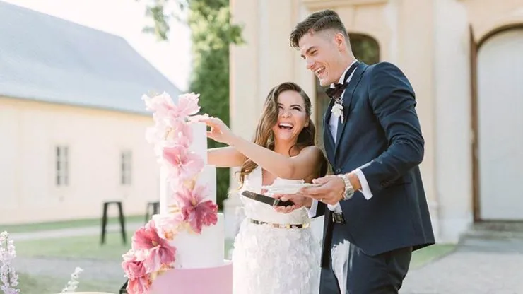 Patrik Schick y su mujer.