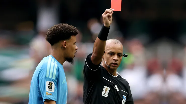 Wilton Sampaio sacó tres rojas en el partido inaugural del Mundial 2026