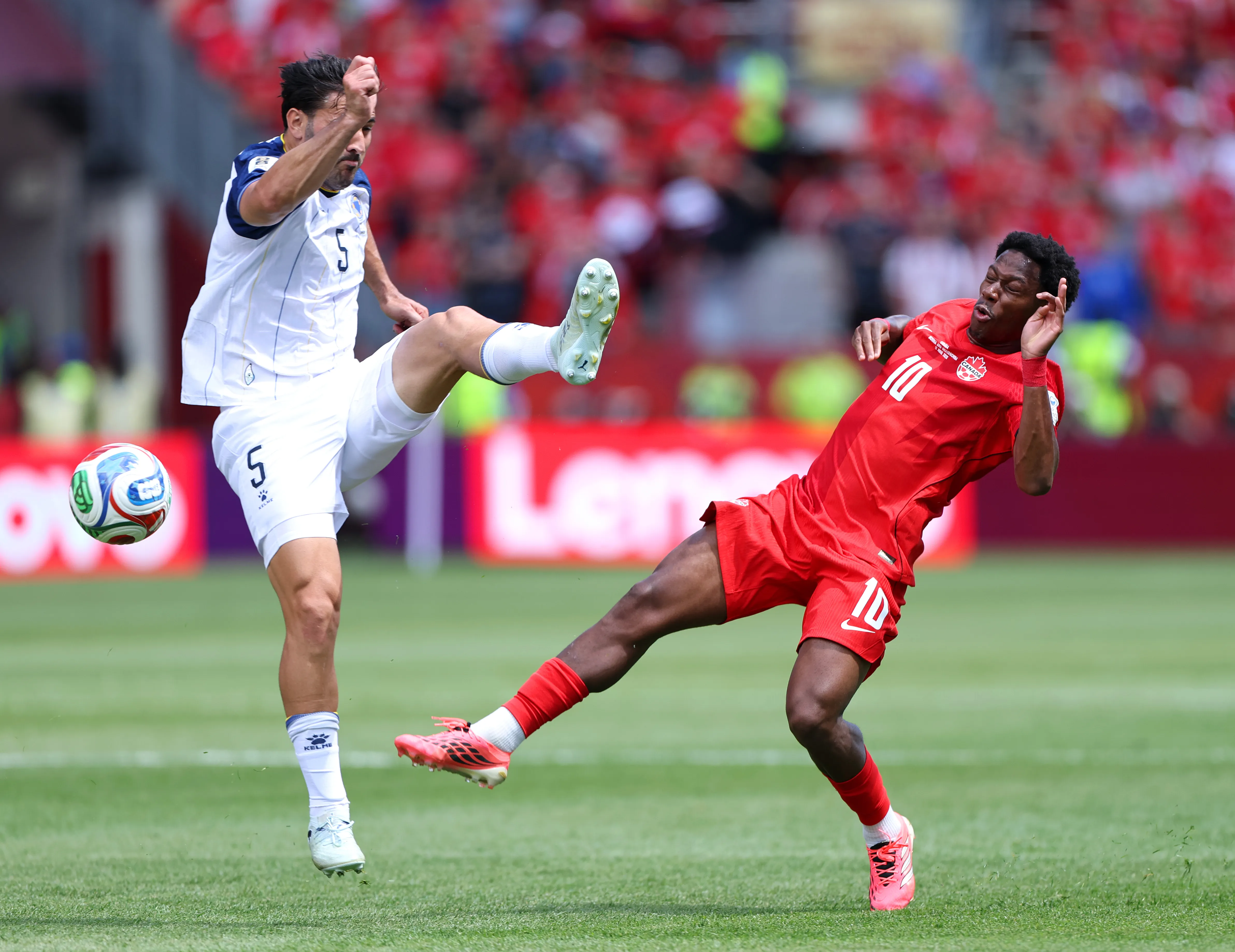 Jonathan David en el Mundial (Getty)
