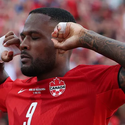 Cyle Larin salvó a Canadá, que empató 1-1 con Bosnia en el estreno en su Mundial