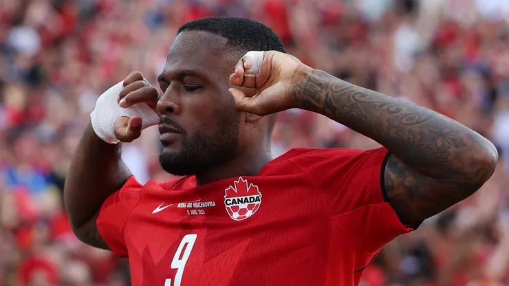 Cyle Larin salvó a Canadá, que empató 1-1 con Bosnia en el estreno en su Mundial