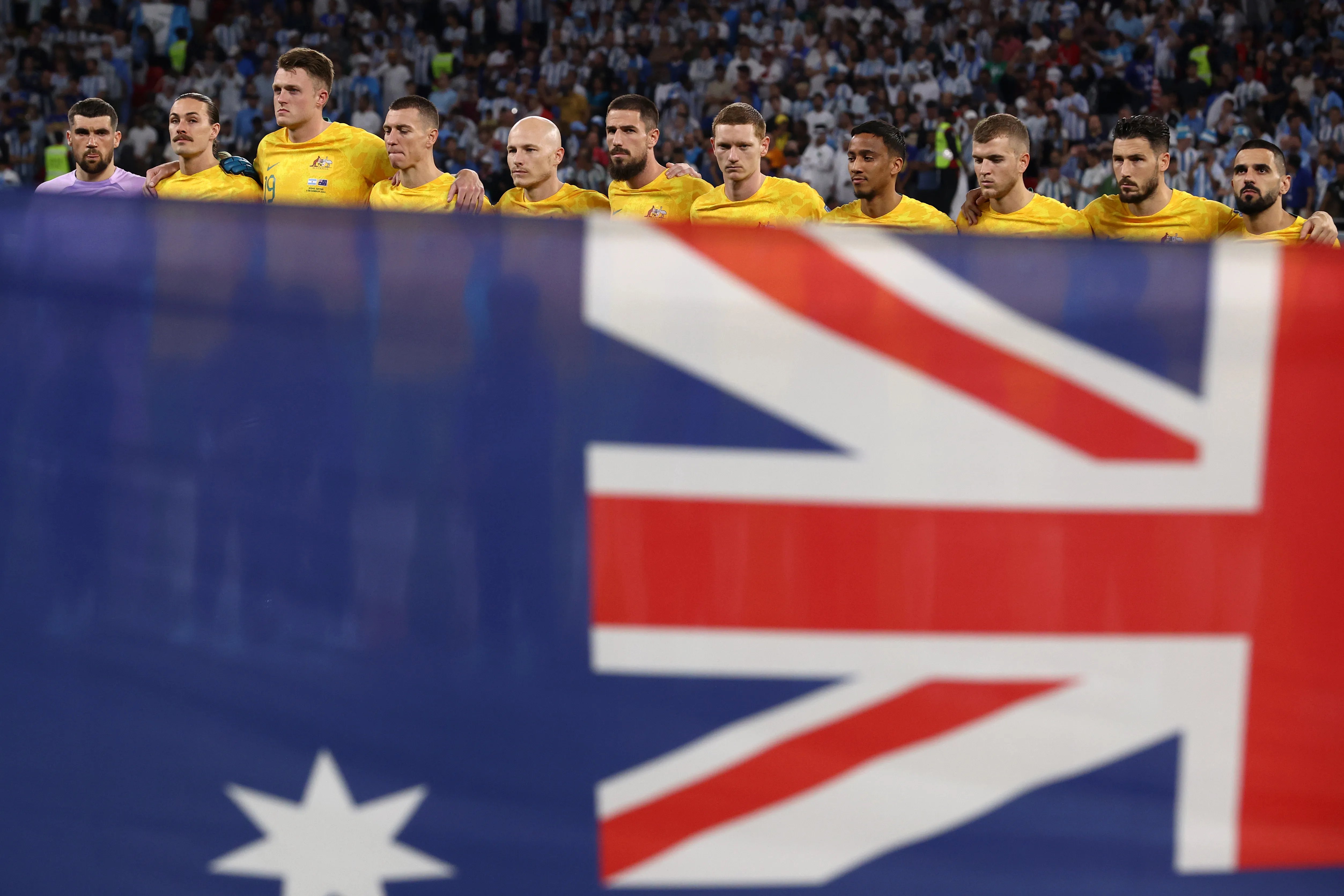 Los futbolistas de Australia entonando el himno nacional. (Getty Images)