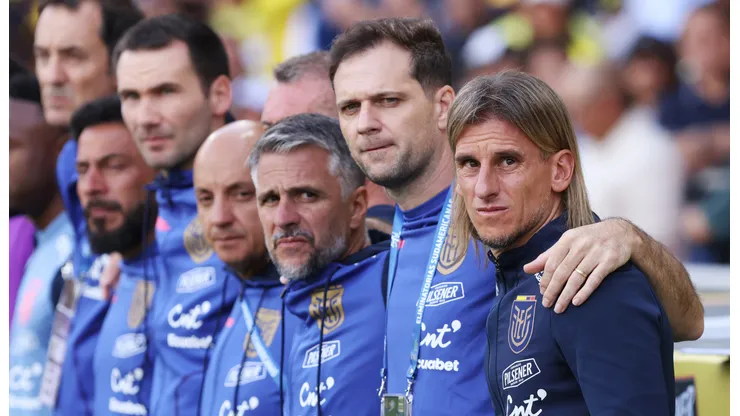 El cuerpo técnico de la Selección de Ecuador.