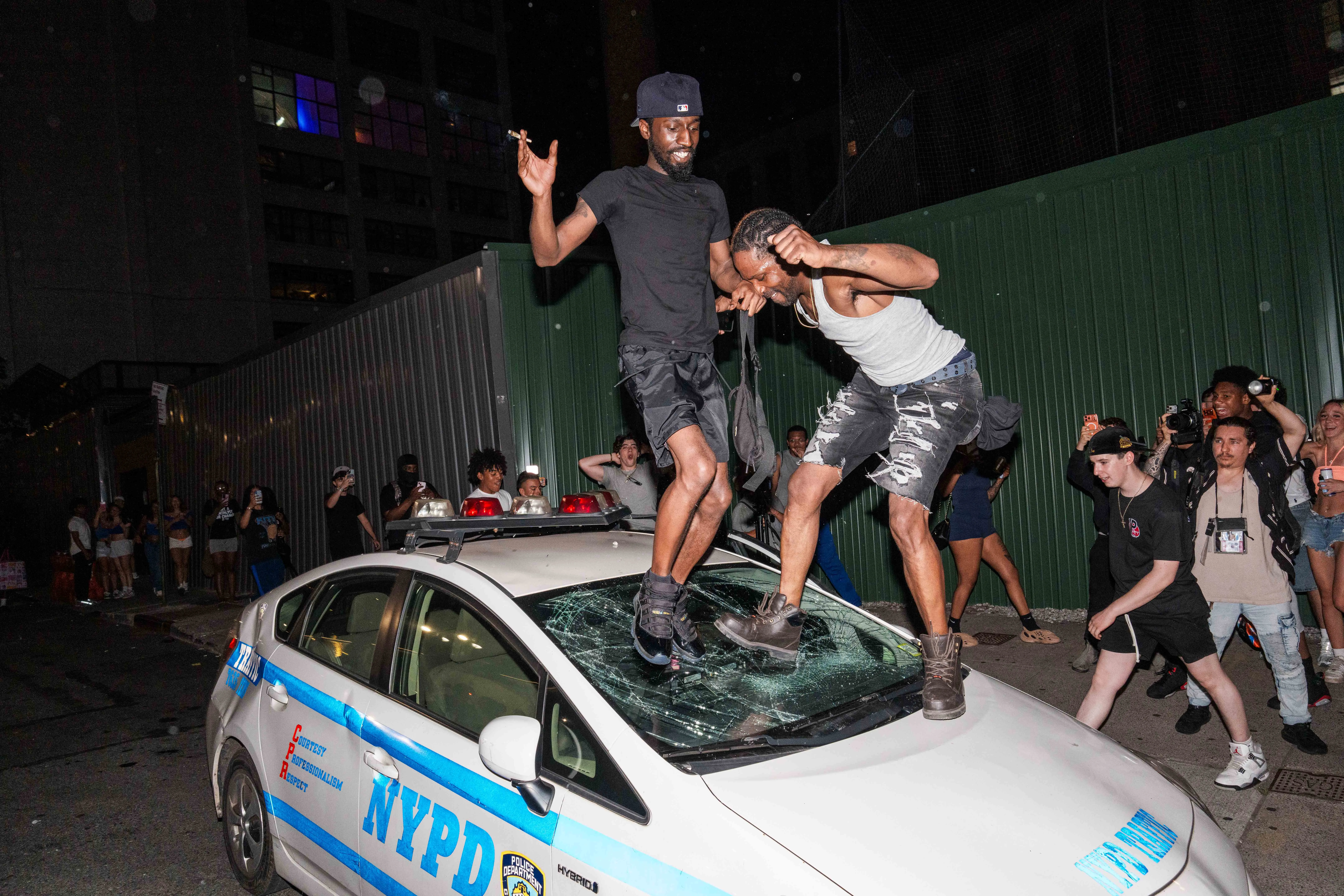 La policía, el enemigo común de los hinchas de los Knicks. (Foto: Getty).