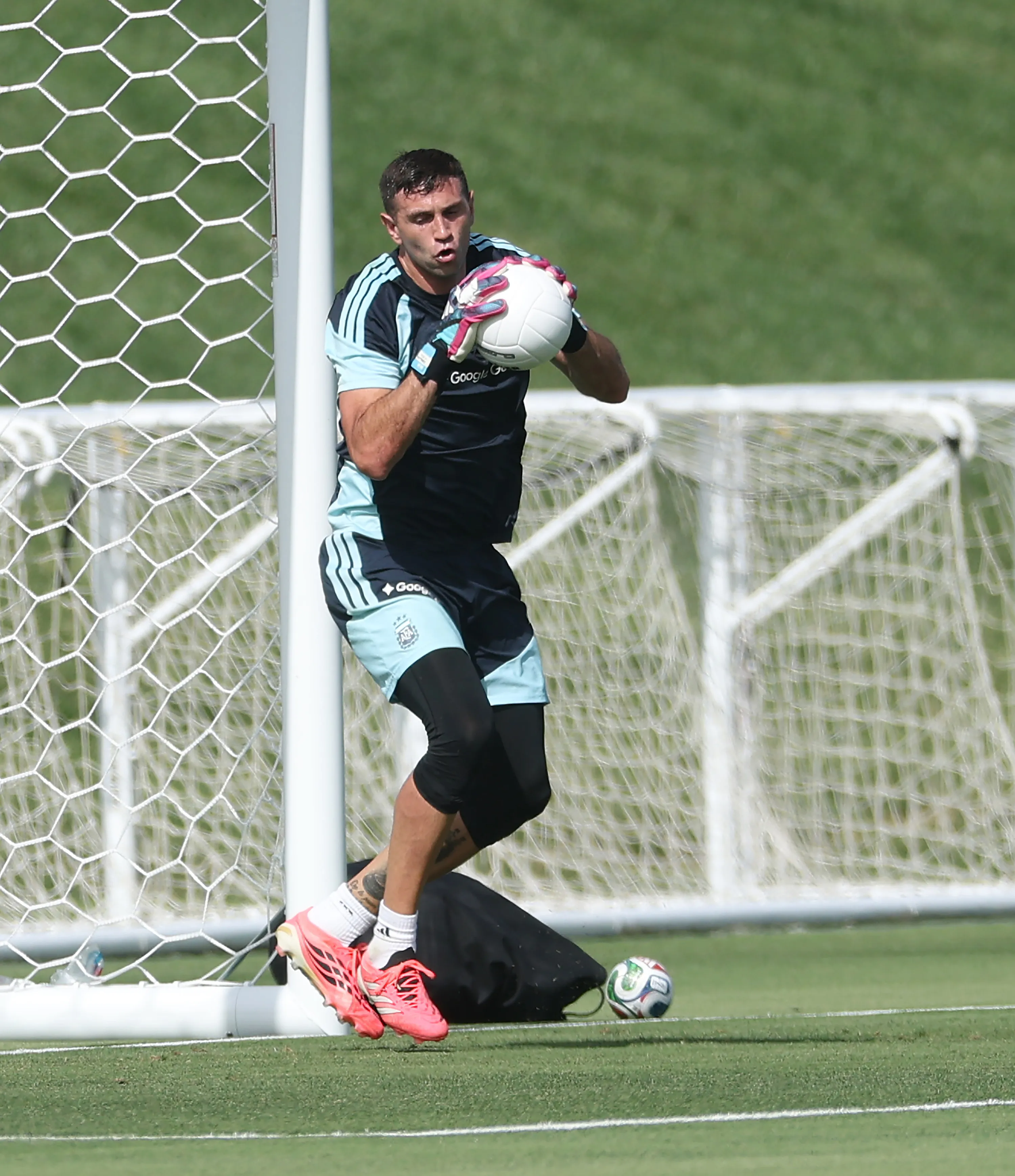Emiliano Martínez se prepara para afrontar su segundo Mundial. (Foto: Getty).