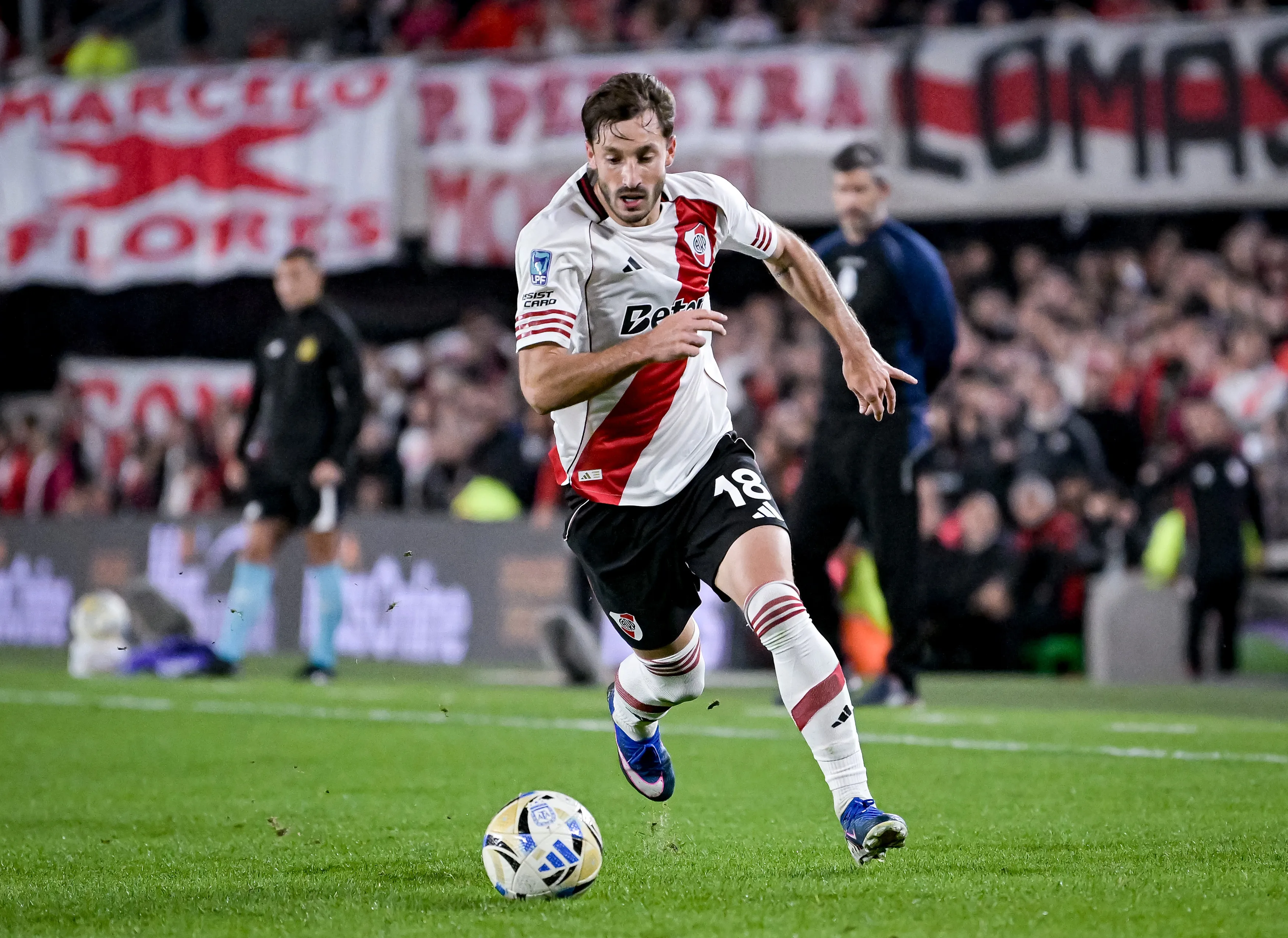 Matías Viña, durante su etapa en River. (Getty Images)