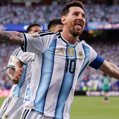 Con Messi iluminado, Argentina goleó a Argelia en su debut