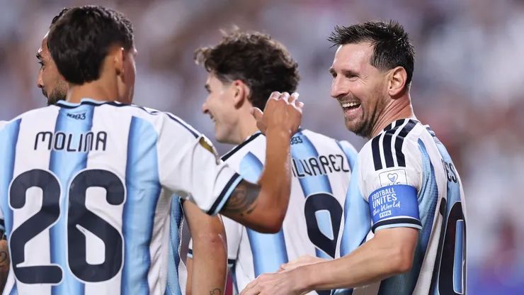 Messi sonríe y hace sonreír a todo Argentina con su hat-trick ante Argelia.