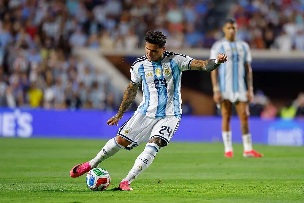 Enzo Fernández ahora mismo está en Estados Unidos, jugando el Mundial con Argentina. (Getty)