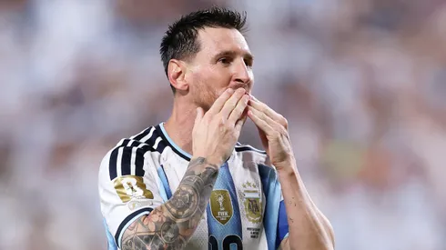 Arturo Brizio, ex árbitro mexicano, afirmó que Lionel Messi debió ser expulsado en Argentina vs. Argelia: “Consideración especial”