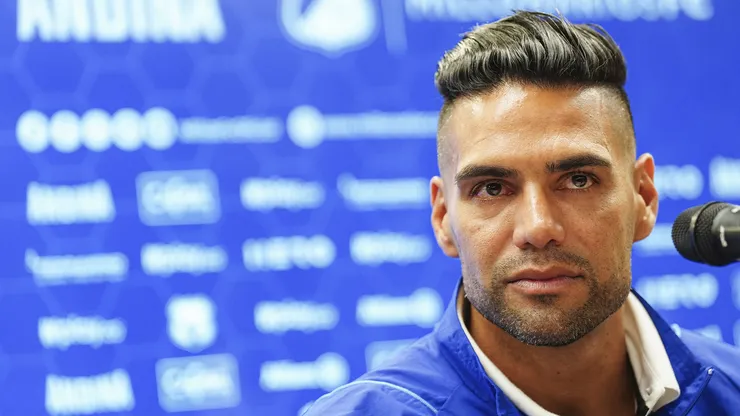 Radamel Falcao García no juega en el debut de Colombia ante Uzbekistán.