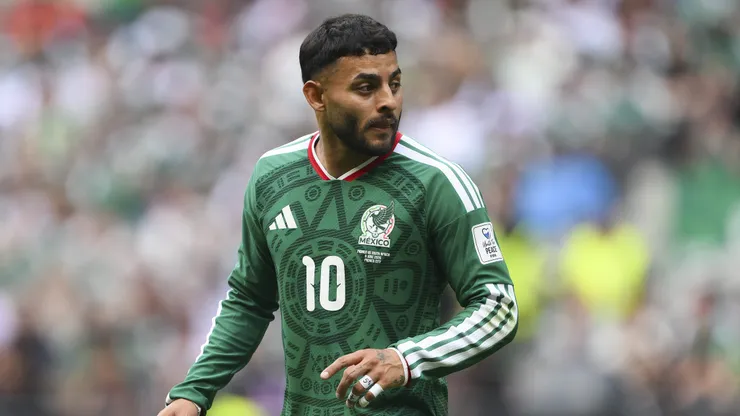 Alexis Vega, delantero de México.
