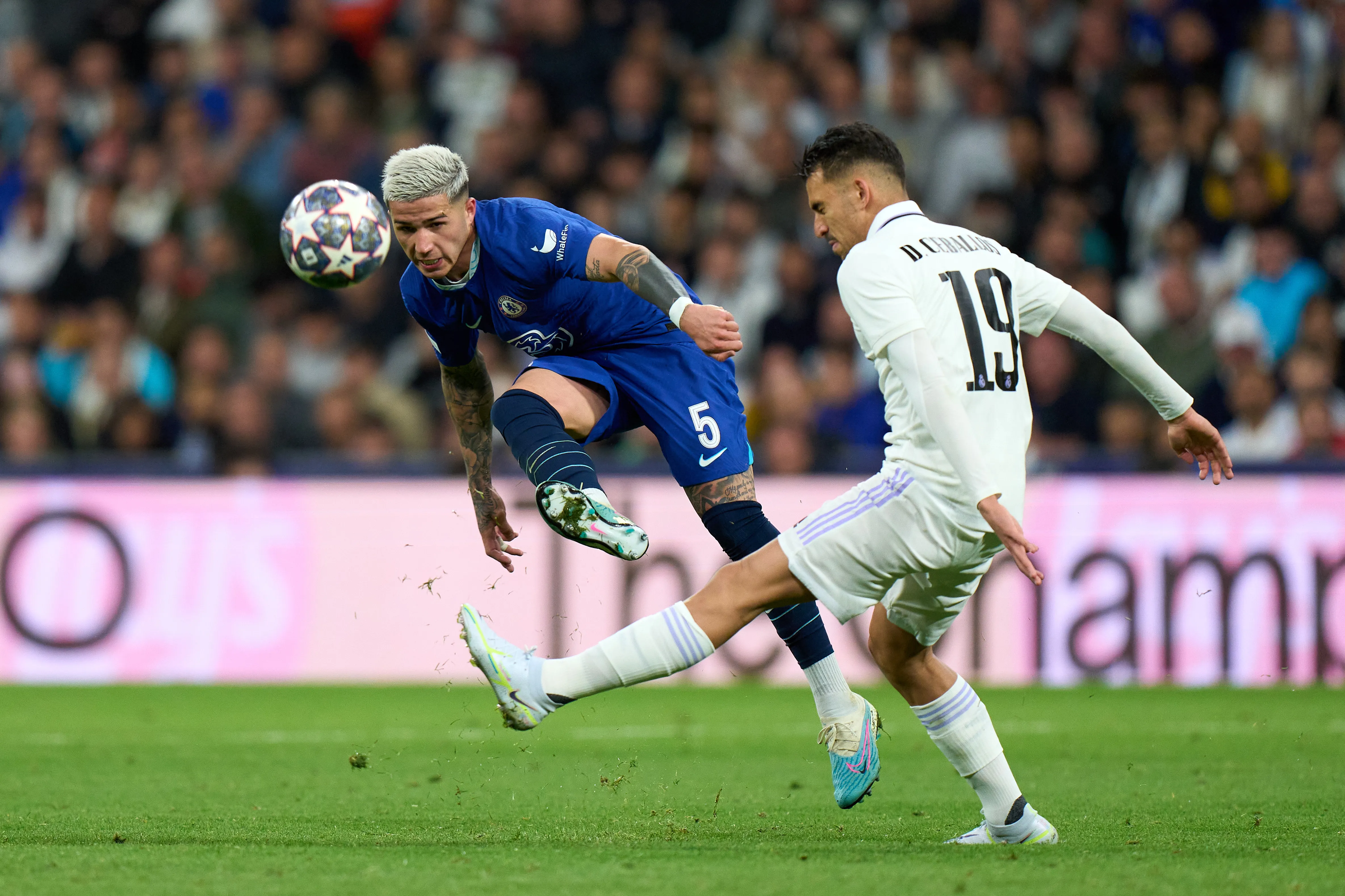 Enzo Fernández contra Real Madrid por Champions League. Getty Images.