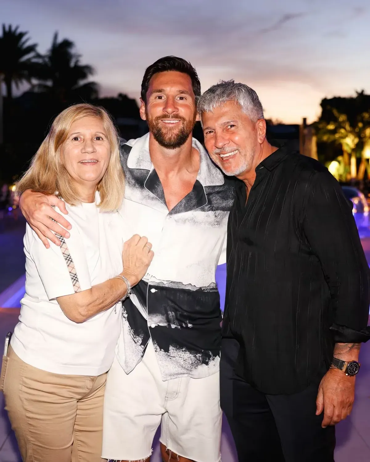 Leo con sus padres Celia y Jorge. Foto Archivo.