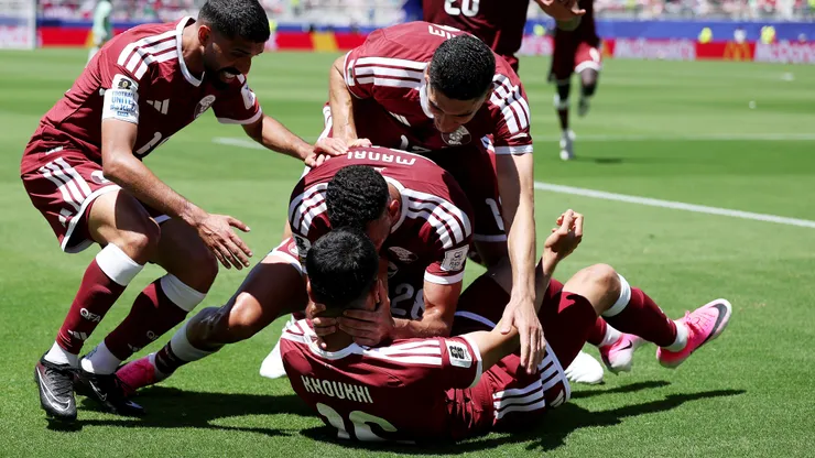 La Selección de Qatar celebra su primer punto en un Mundial.