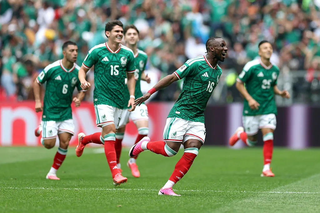 Quiñones convirtió el primer gol de la Copa del Mundo, para el triunfo de México. (Getty)