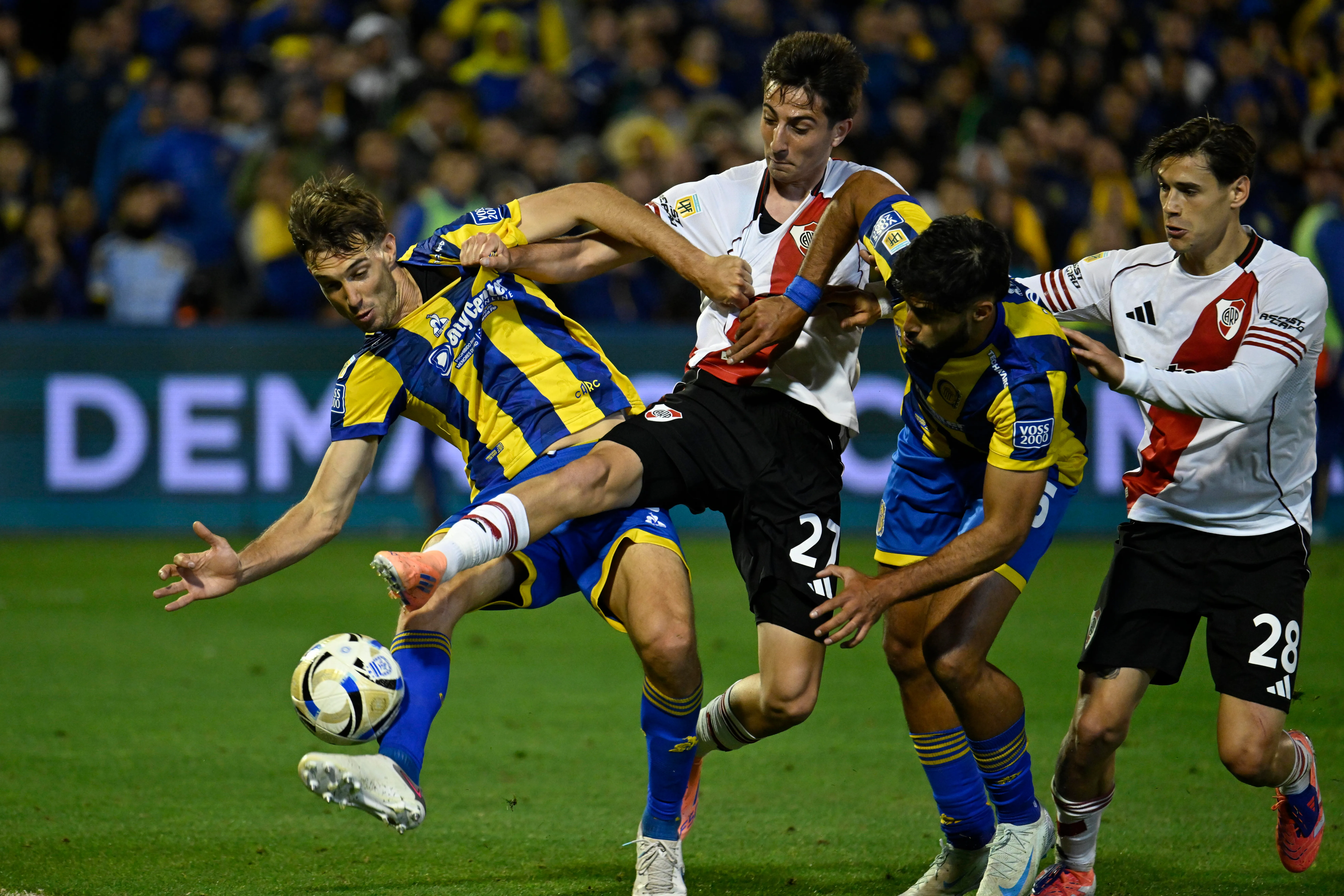 Bautista Dadín ante Rosario Central. (Foto: Getty).
