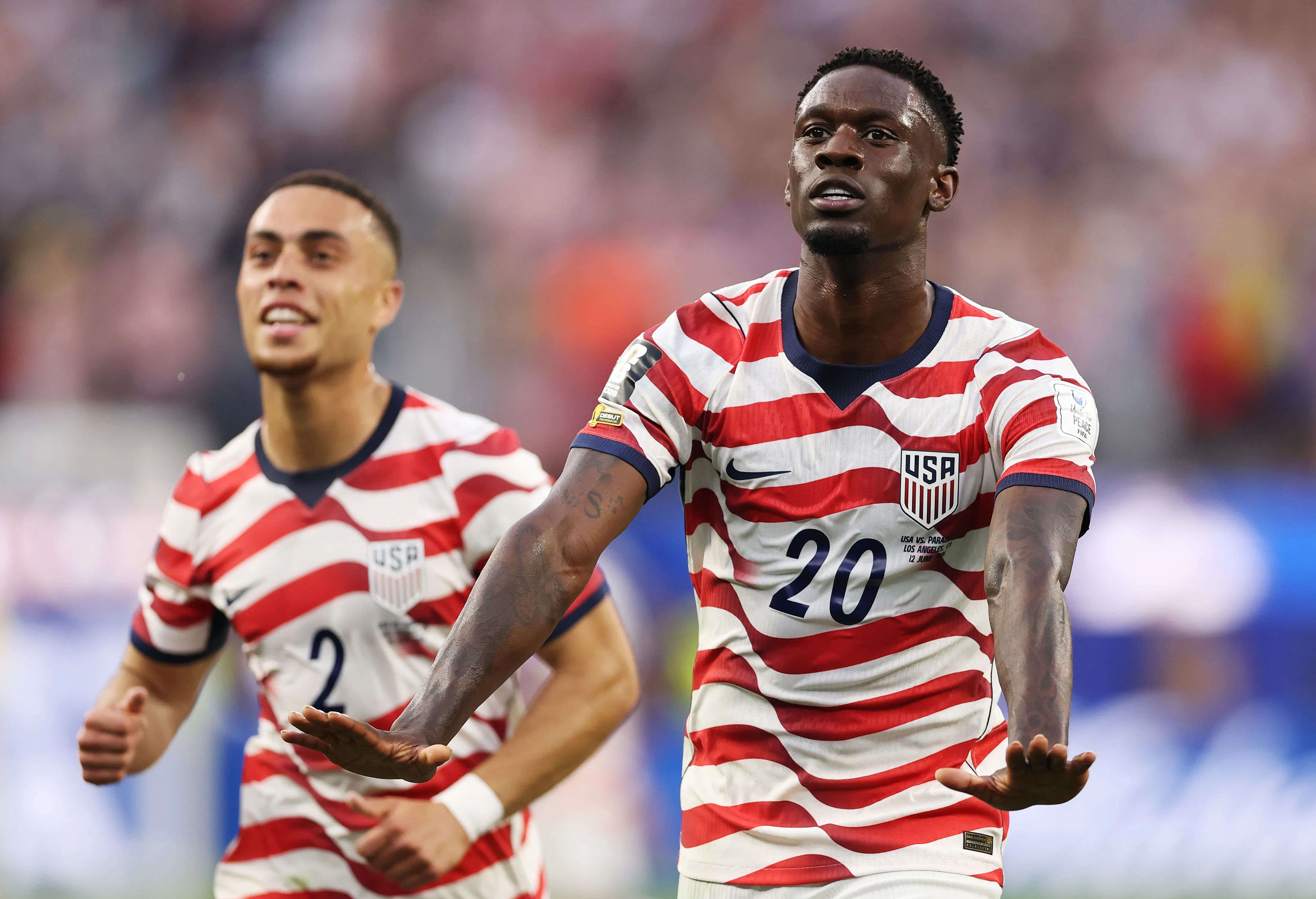 Folarin Balogun y Sergino Dest, futbolistas de Estados Unidos. (Getty Images)