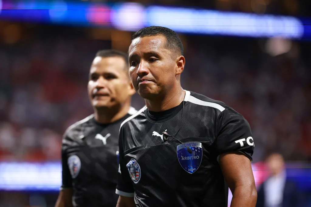 Iván Bartón, una garantía del arbitraje de CONCACAF. (Getty)