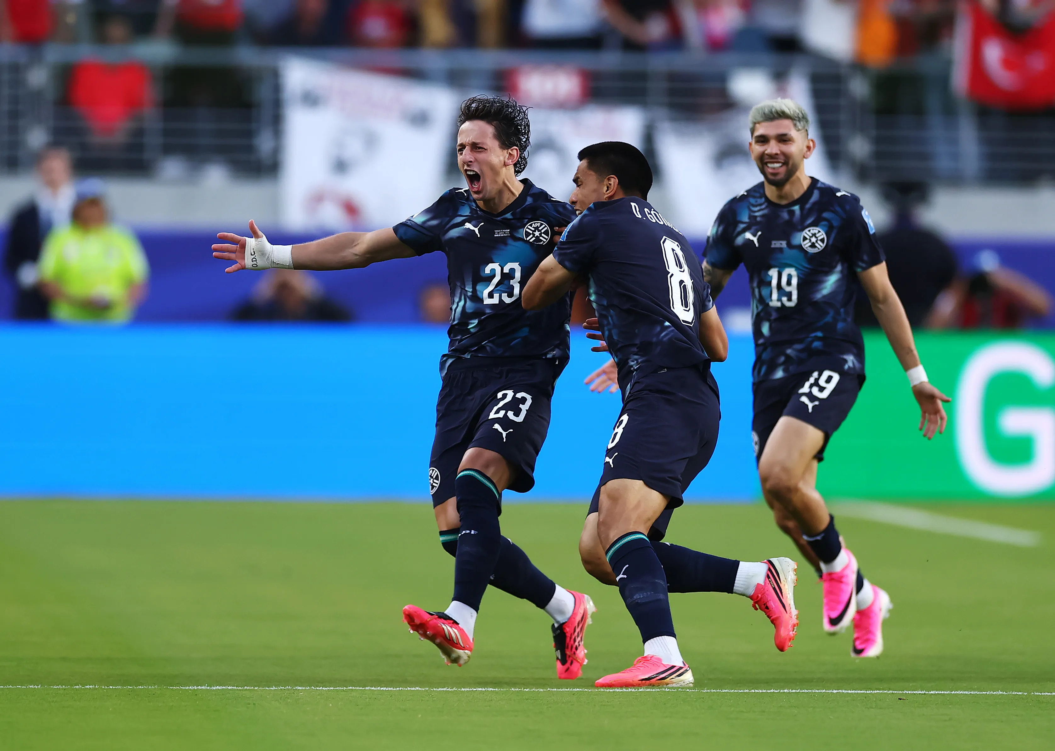 Galarza Fonda grita con todo su gol ante Turquía, al minuto de juego. (Foto: Getty).