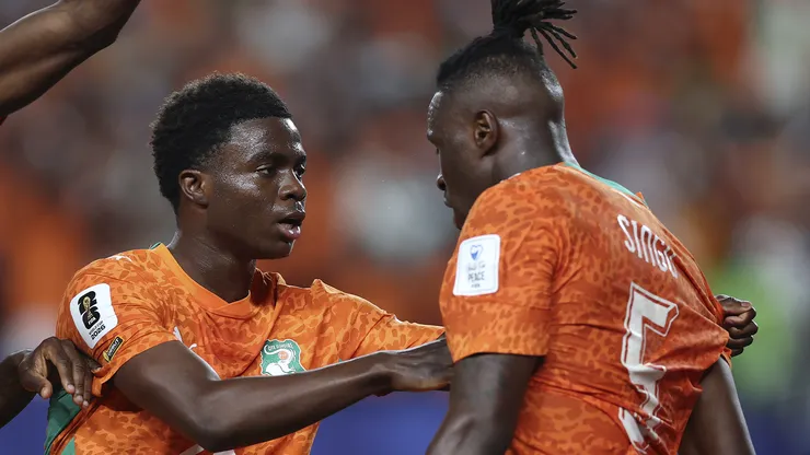 Christ Inao Oulaï y Wilfried Singo.