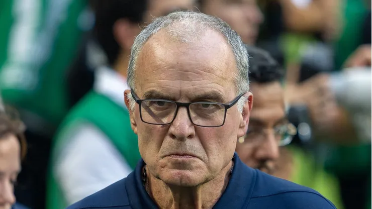 Bielsa reconoció un error en la posición de Valverde: "Cuanto más toque la pelota, más influye"