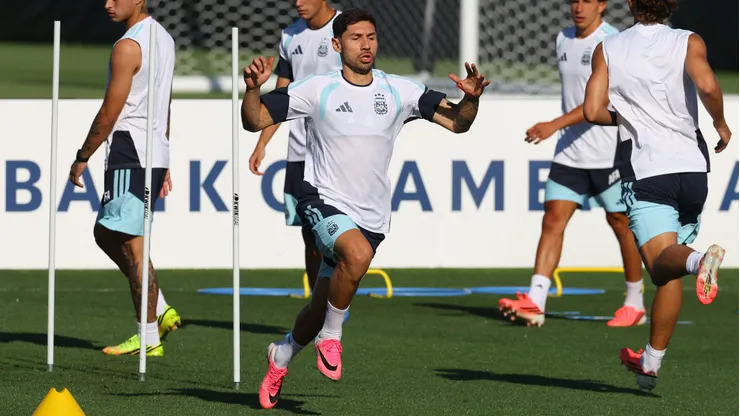 Gonzalo Montiel se entrenó con normalidad y podrá ser convocado para el partido de Argentina vs. Austria.