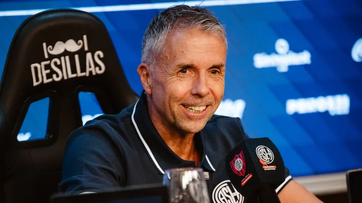 Gustavo Álvarez, entrenador argentino.