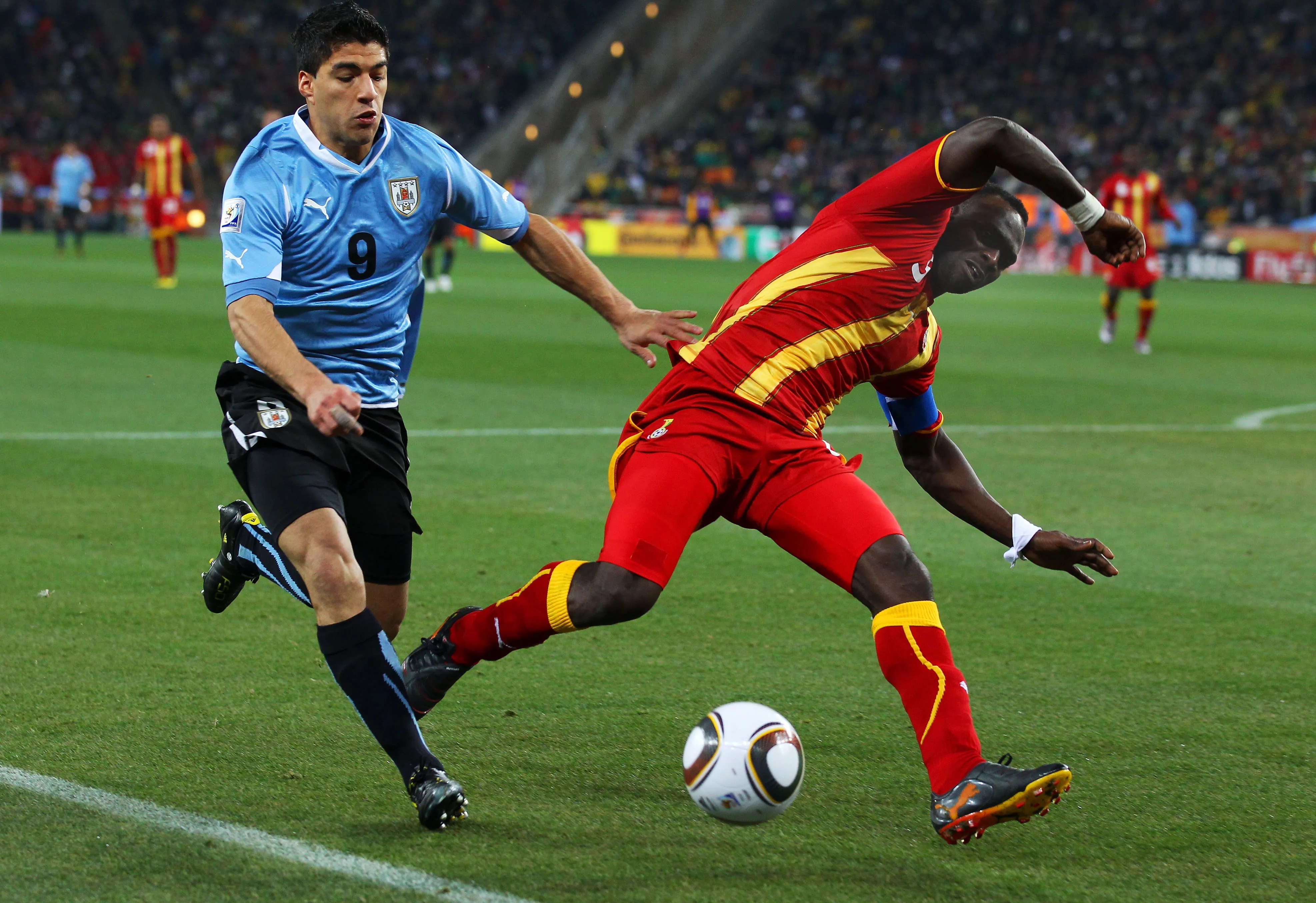 Luis Suárez ante Ghana en Sudáfrica 2010. (Foto: Getty).