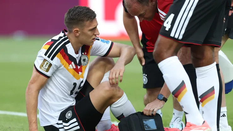 Nico Schlotterbeck se lesionó.