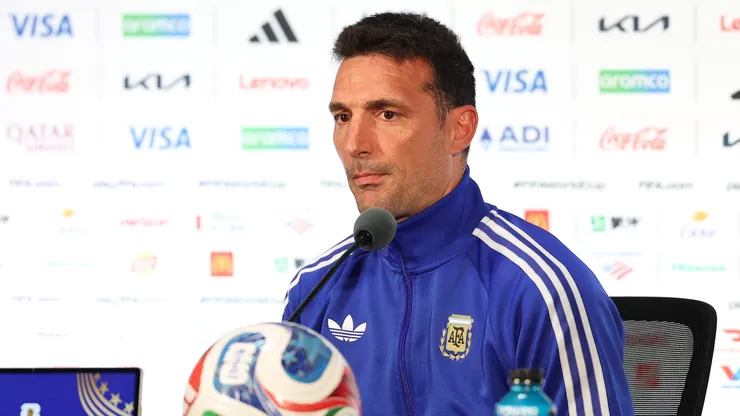 ARLINGTON, TEXAS - JUNE 21: Head coach Lionel Scaloni of Argentina speaks to the media during the press conference of Argentina one day ahead of the FIFA World Cup 2026 Group J match between Argentina and Austria at Dallas Stadium on June 21, 2026 in Arlington, Texas. (Photo by Stacy Revere/Getty Images)