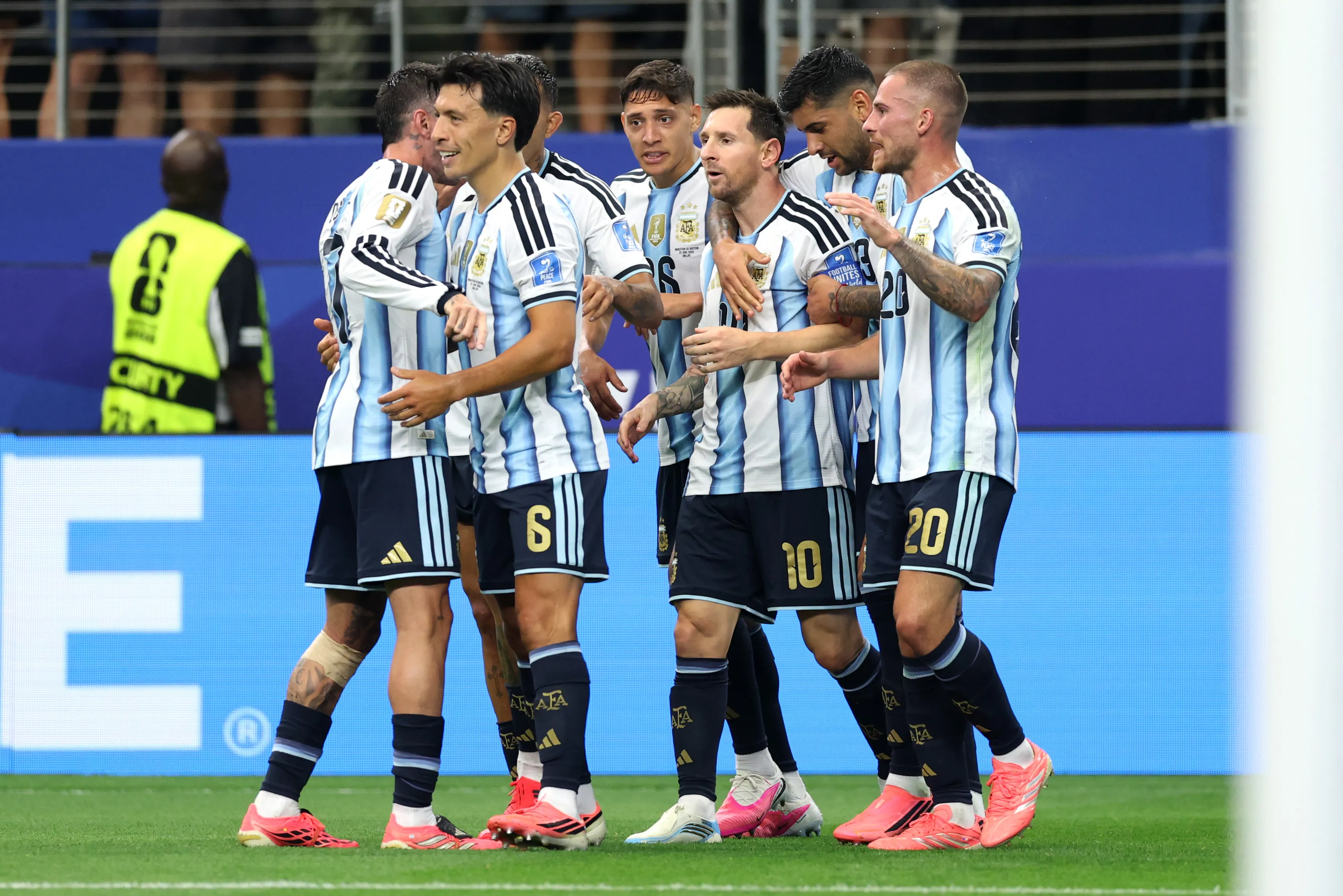 Argentina ganó 2 a 0 y se clasificó a los 16vos de final. Getty Images.