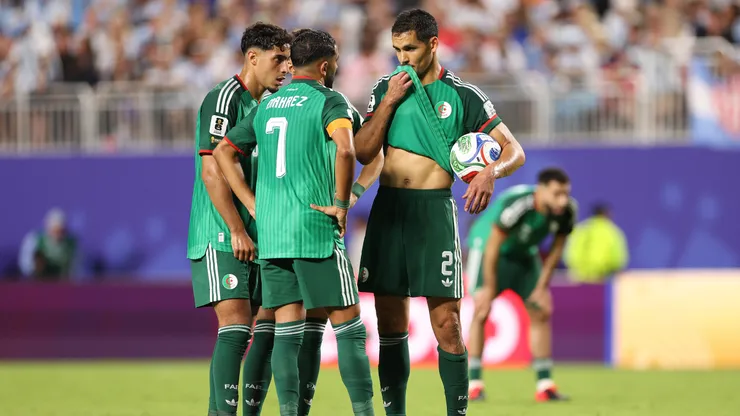 Argelia busca dar un paso hacia los 16avos de final ante Jordania.