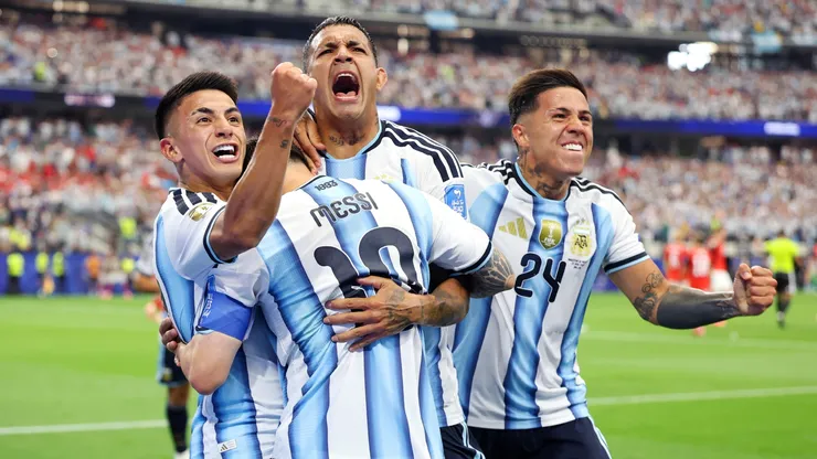 Argentina se aseguró el liderato tras el triunfo de Argelia.