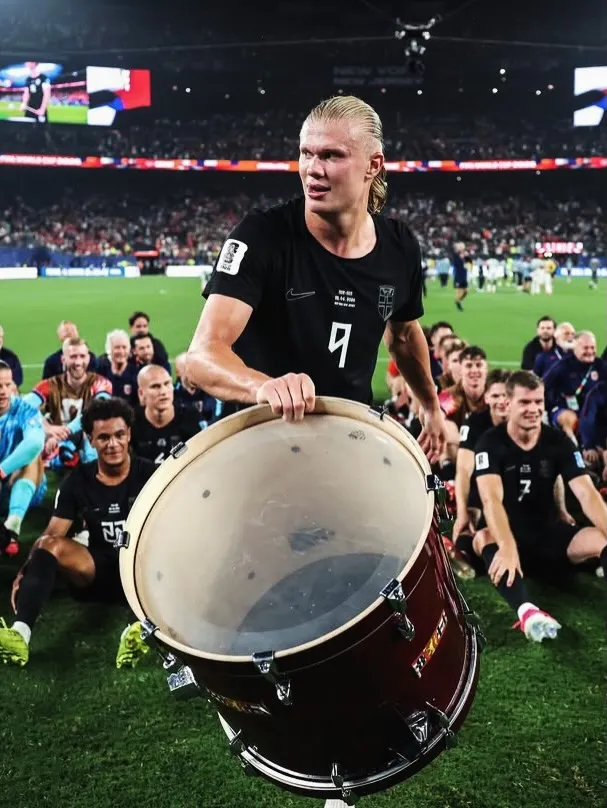 Goleador y capitán organizaron la remada colectiva. Foto FIFA
