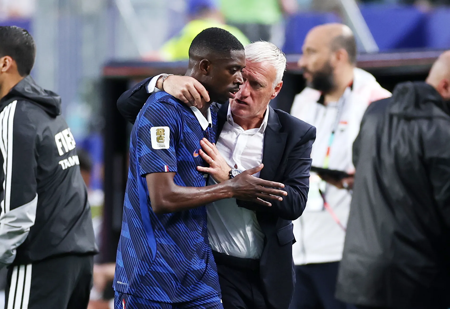 Deschamps con Dembélé ante Irak. (Foto: Getty)