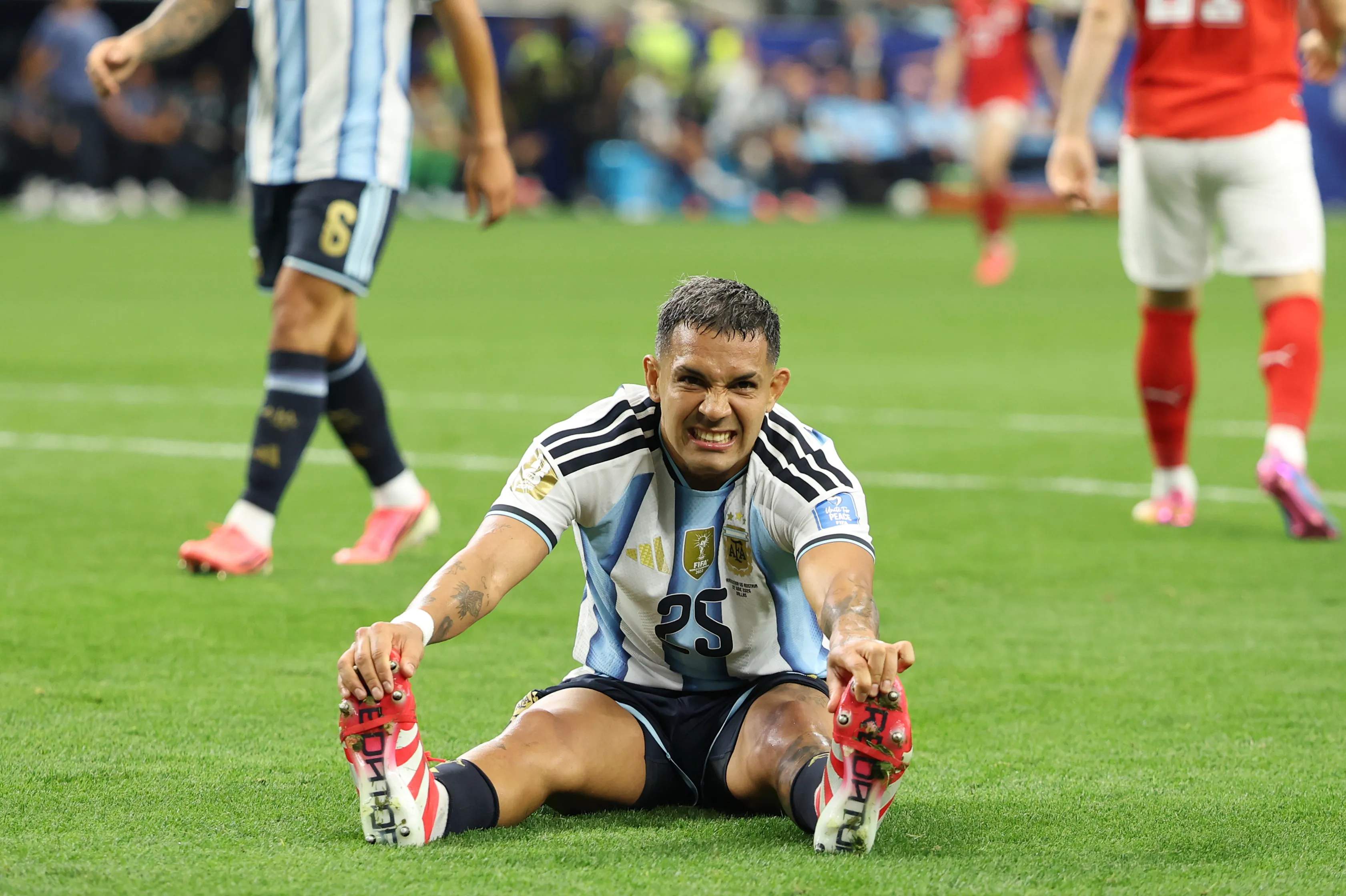 Facundo Medina le dio garantías a Scaloni en el lateral izquierdo.
