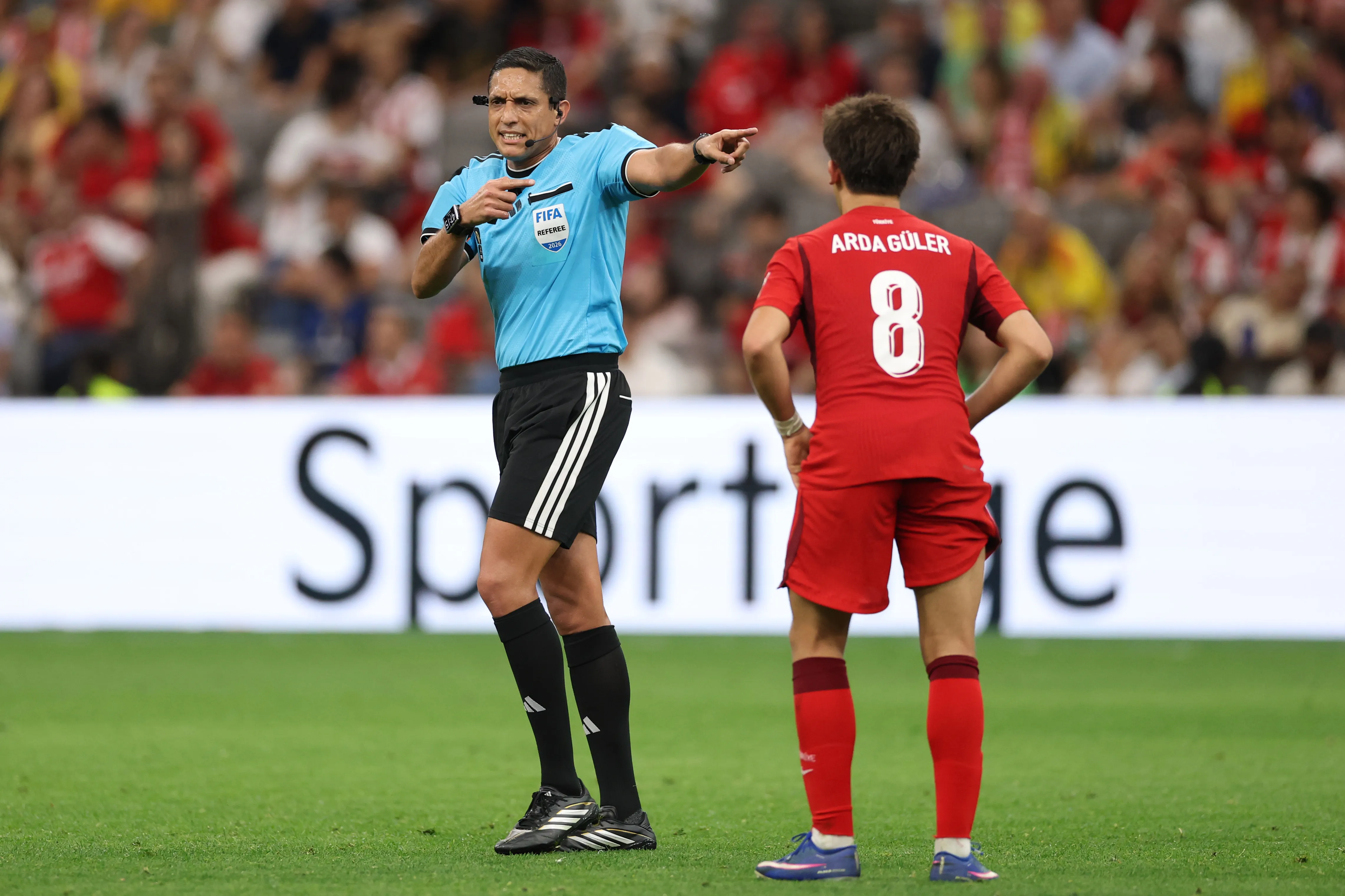Valenzuela dirigió Australia vs. Turquía.