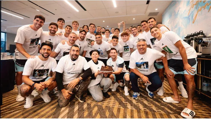 El emotivo gesto del plantel de la Selección Argentina con Lionel Messi por su cumpleaños: “Nos cambiaste la vida”
