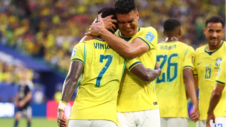 Brasil goleó a Escocia y ganó su grupo en el Mundial.
